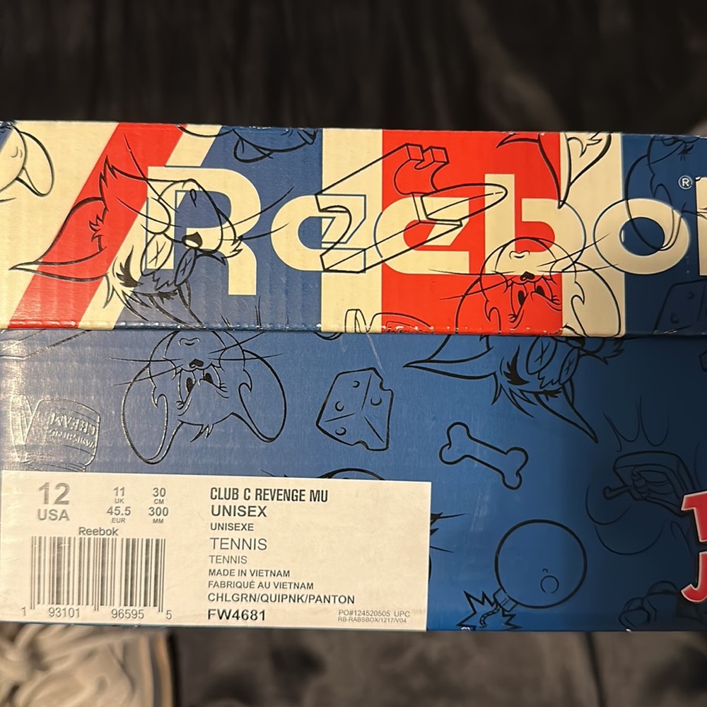 Tom & Jerry Reebok. Size 12. - Picture 2 of 4